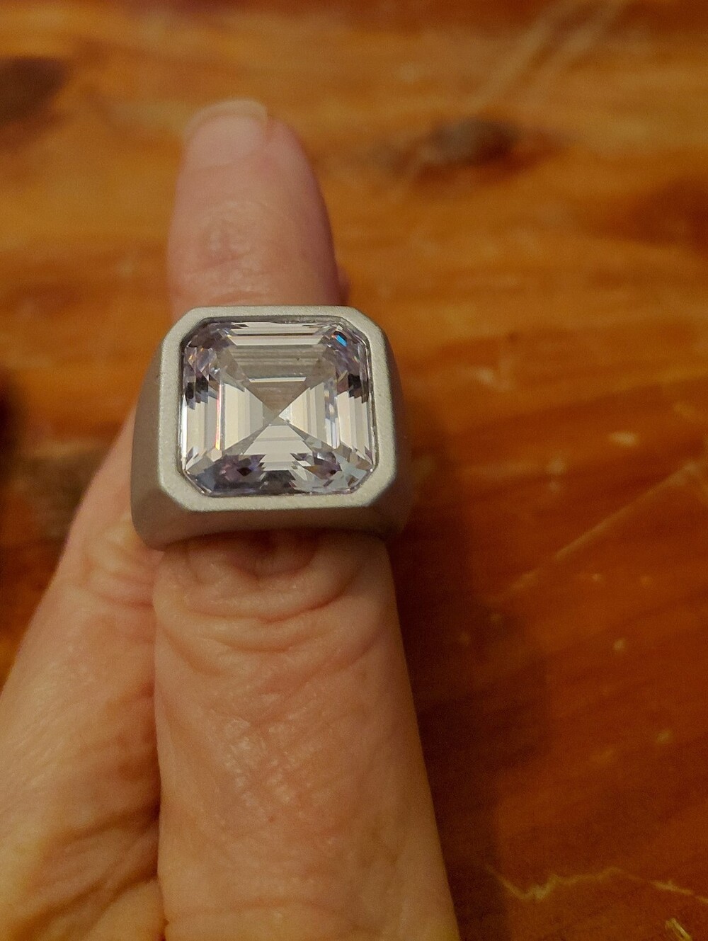 New Retired Sundance "QUEEN MAJESTY RING  RING SIZE  6